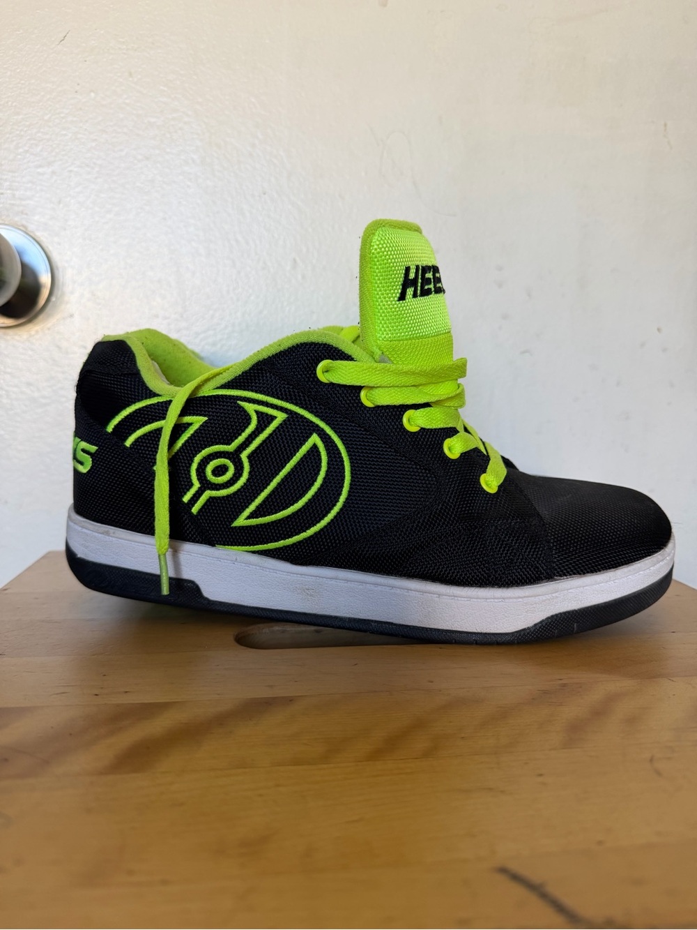 Heelys Black & Neon Yellow Roller Shoes Size US 9 Unisex